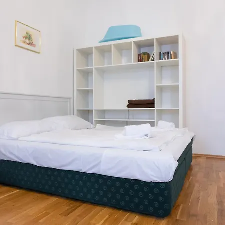 Central Garden Apartments Vienna Room photo