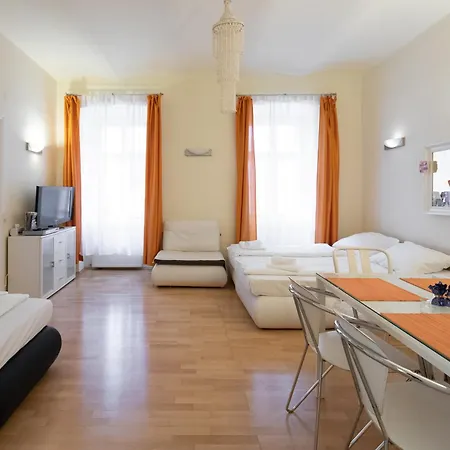 Central Garden Apartments Vienna Room photo