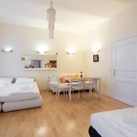 Central Garden Apartments Vienna Room photo